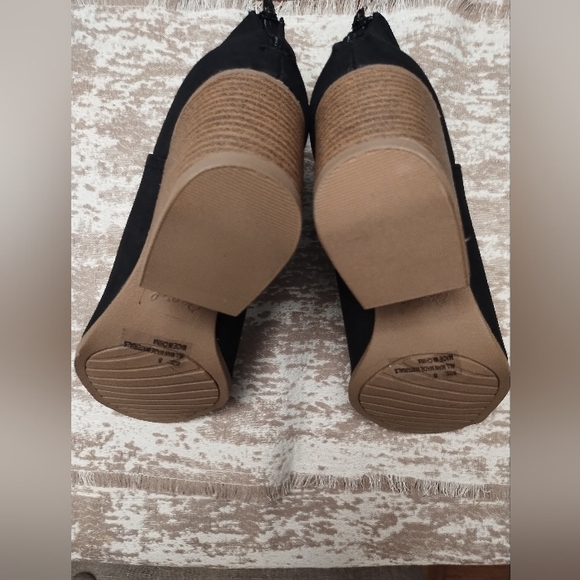 Black Qupid Block Heels - Picture 3 of 3